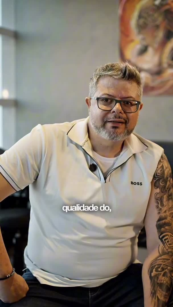 Fábio, cliente, gravando um vídeo depois da sessão